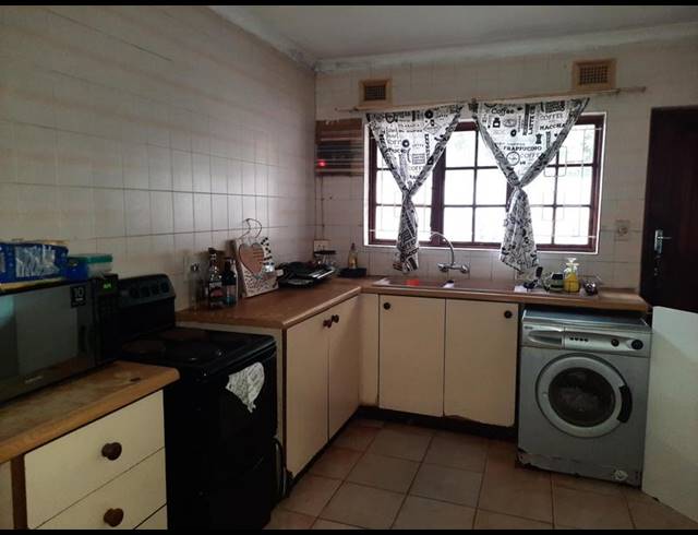 3 BEDROOM TOWNHOUSE FOR SALE IN PORT EDWARD